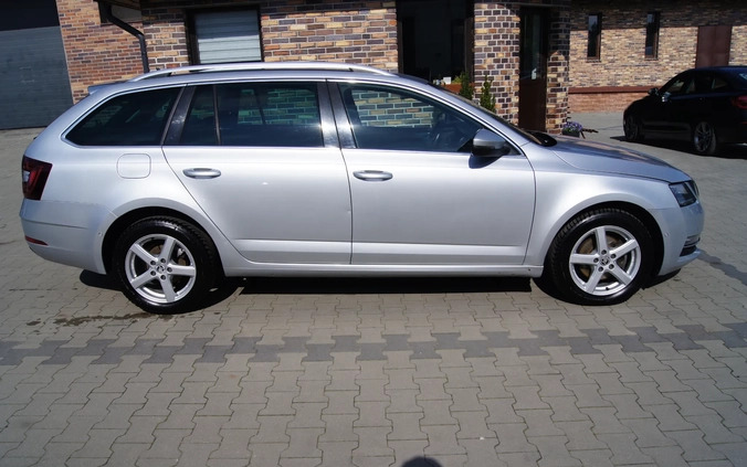 Skoda Octavia cena 23900 przebieg: 339000, rok produkcji 2017 z Miechów małe 301